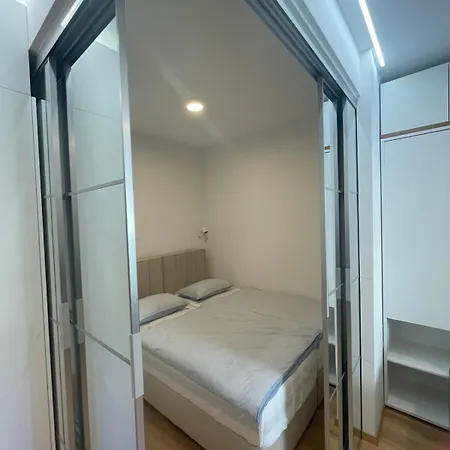 Apartma Capris *
